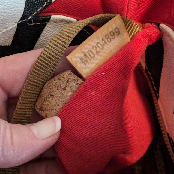 Dooney and Bourke Chevron tote - Picture 5 of 8